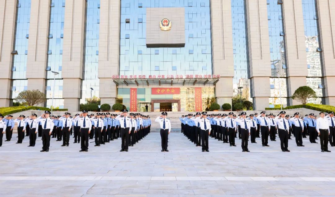 省公安厅举行升旗活动